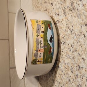 Villeroy and Boch Design Naif 9" Round Vegetable Bowl